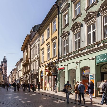 Hotel Floryan Old Town Krasków Exteriör bild